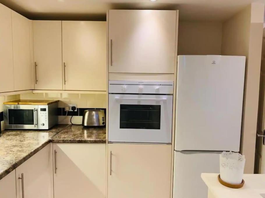 Self Contained - Own Entrance Apartment High Wycombe Ngoại thất bức ảnh