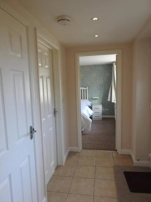 Self Contained - Own Entrance Apartment High Wycombe Ngoại thất bức ảnh